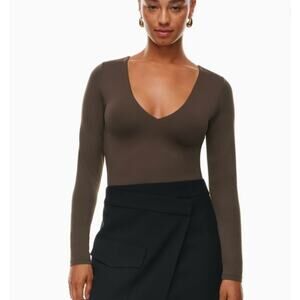 Aritzia Babaton Contour V-Neck Longsleeves Mocha Brown Size M